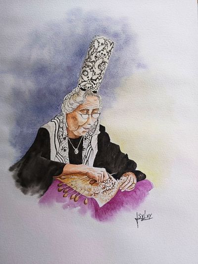 Femme en tenue traditionnelle bretonne faisant de la dentelle | Aquarelle de Sylvy